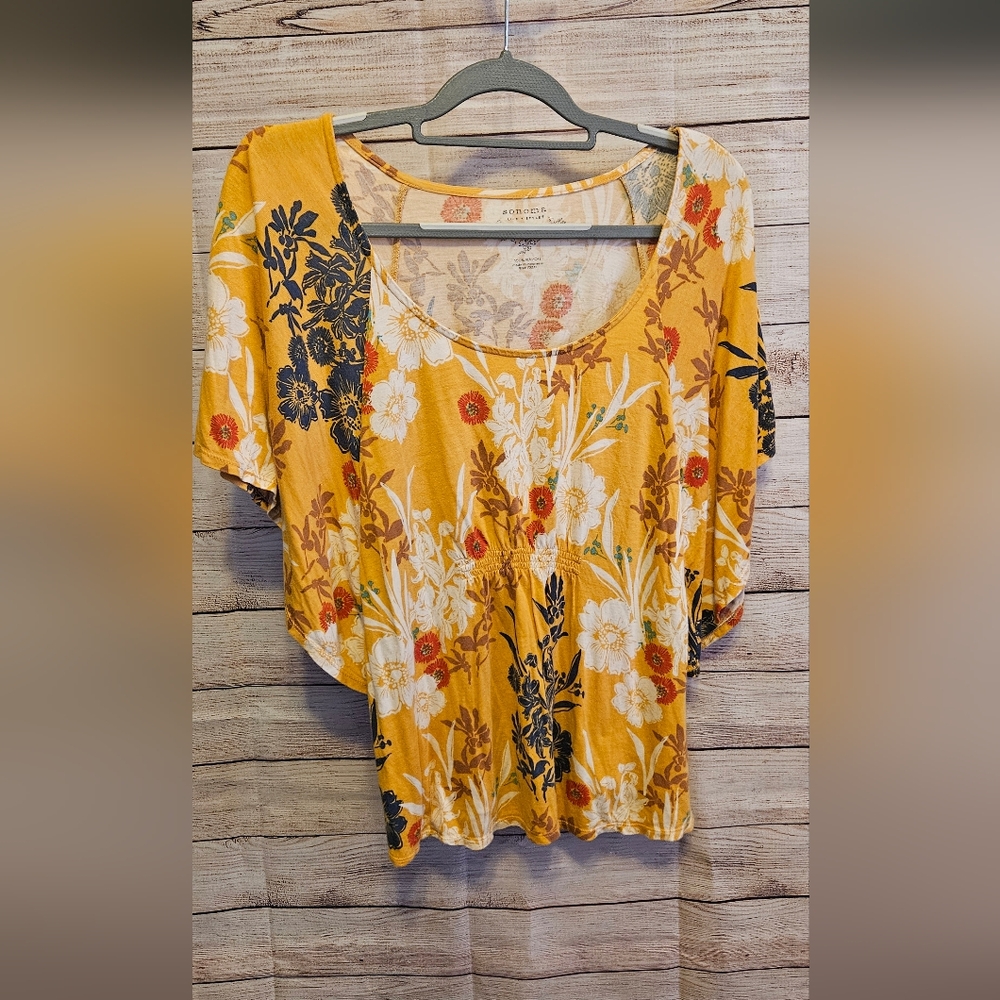Yellow/gold floral print top. Short  batwing sleeves. Size L